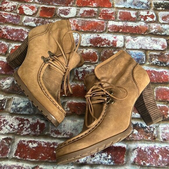 Audrey Brooke Brown suede booties - Picture 1 of 9